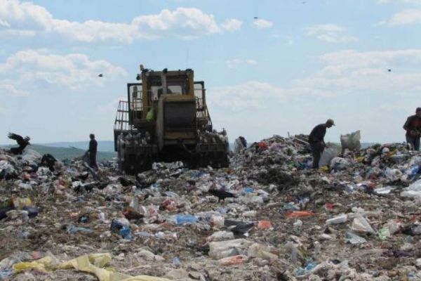 Proces colectiv impotriva noii gropi de gunoi din Comuna Vidra